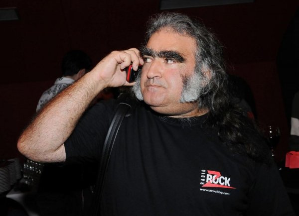 Марио Събев, известен с псевдонима си Буги Барабата, е блус-музикант. Основател е на &quot;Бараби Блус Бенд&quot; и автор на всичките песни в седемте албума на групата. Съавтор е на хита на Васко Кръпката &ndash; &quot;Няма бира&quot;, за Георги Минчев е написал песента &quot;Равносметка&quot;. Дълги години е водещ в радио Z-Rock на сутрешния блок &quot;Буги тайм&quot; и вечерния &quot;Нека бъде рок&quot;. Буги Барабата умира на 58 години в съня си на 21 юли. Причината за смъртта му са усложнения от операция за премахване на тумор. Снимка: Булфото