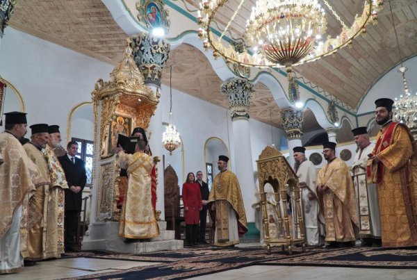 Пловдивският митрополит Николай отслужи молебен за Ивановден в Хасково. В църквата "Света Богородица" се събраха десетки миряни за традиционната за Ивановден празнична литургия, отслужена от митрополит Николай. Снимка: Булфото