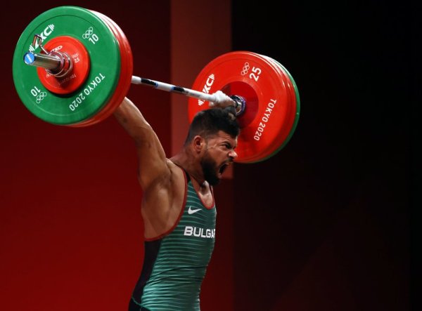 Божидар Андреев е вдигнал щангата над главата си по време на състезанието от олимпийския турнир в Токио. Българинът за съжаление не успя да спечели медал, въпреки че бе сред фаворитите в дисциплината. Той завърши пети.Снимка: БГНЕС