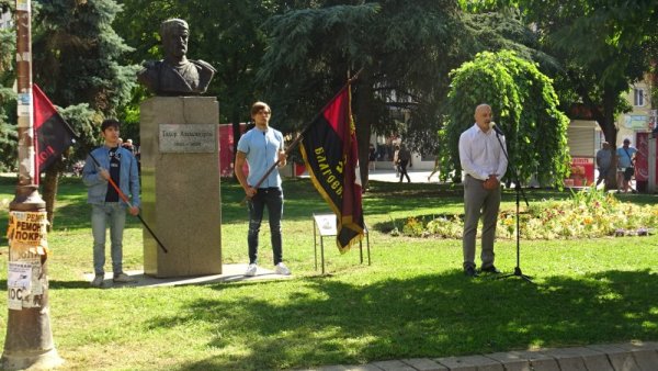 Благоевградската общественост с поднасяне на венци и цветя почете паметта на Тодор Александров. Легендарният ръководител на ВМРО е убит на днешния ден през 1924 г. Снимка: БГНЕС
&nbsp;
