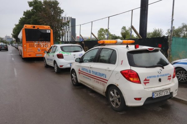 Автобус от градския транспорт в София се запали. Инцидентът стана тази сутрин в района на "Цариградско шосе". Снимка: БГНЕС
&nbsp;