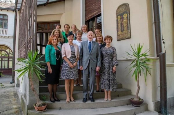 Симеон Сакскобургготски посрещна на работен обяд в двореца &bdquo;Врана&ldquo; членовете на УС на &bdquo;Съвет на жените в бизнеса в България&ldquo;. Срещата премина под надслов "Жените лидери в миналото и сега". Снимка: kingsimeon.bg