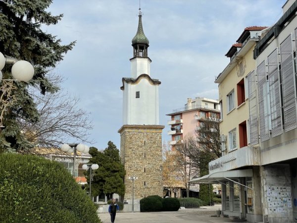 Красив есенен ден от Ботевград. Снимка: БГНЕС