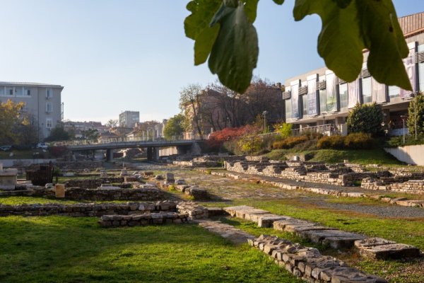 Красива есенна гледка и от Стара Загора. Снимка: БГНЕС
&nbsp;