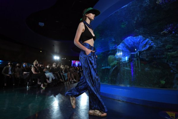 Модел дефилира по време на ревю, част от Седмицата на модата в Мелбърн. Снимка: БГНЕС
&nbsp;