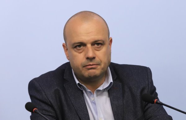 Министър на туризма - Христо Проданов. По професия е икономист, инженер. Член на 44-то Народно събрание от 19 април 2017 до 26 март 2021. Член на Парламентарната група "БСП за България" от 19 април 2017 до 11 септември 2018 г. След това става зам.-председател на ПГ на "БСП за България" от 11 септември 2018 г. до 26 март 2021. Член на Комисията по икономическа политика и туризъм от 10 май 2017 до 26 март 2021. Член на Комисията по въпросите на децата, младежта и спорта. Снимка: БГНЕС