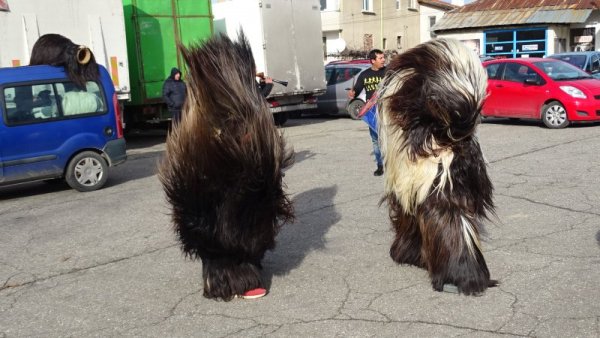 Сурва по стар стил честваха кукерите от благоевградския квартал &quot;Старо Струмско&quot;. Снимка: БГНЕС