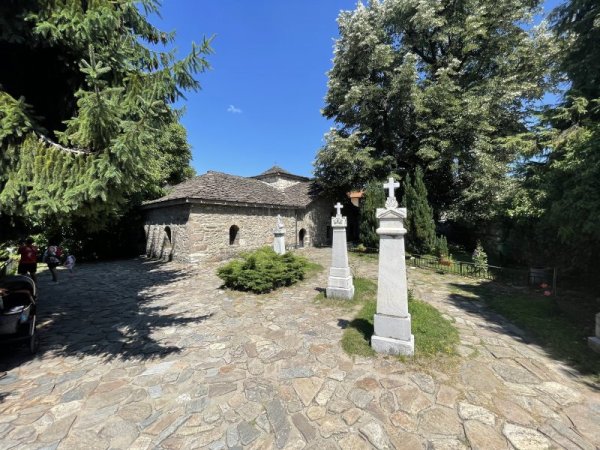 Гледка към църквата в Батак. Снимка: БГНЕС