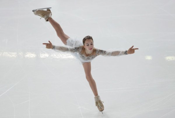 Руската фигуристка Ксения Синитсина представя своята кратка програма по време на фигурния турнир Гран При в Гренобъл. Снимка: БГНЕС