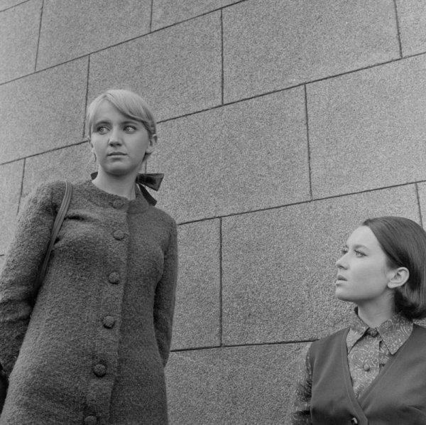 &nbsp;
Добринка Станкова и Доротея Тончева
ЧЕРНИТЕ АНГЕЛИ &ndash; 1970, реж.: Въло Радев, фотография: Жени Вълова / колекция БНФ