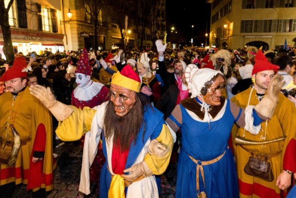 В Швейцарския град Люцерн се проведе традиционния карнавал. Снимка: БГНЕС