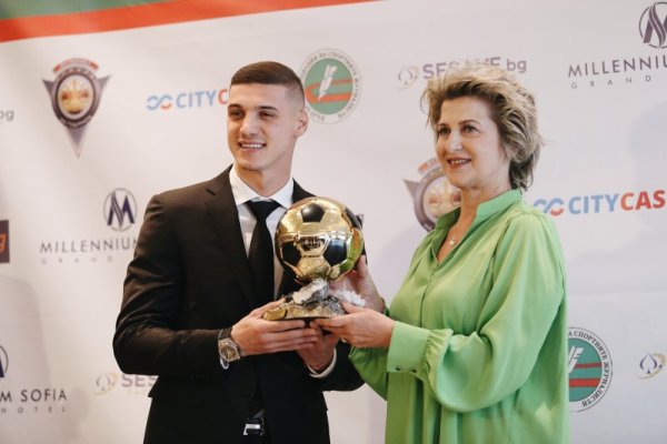 Днес се проведе награждаване на Кирил Десподов за футболист номер 1 на България за 2021 година. Снимка: БГНЕС