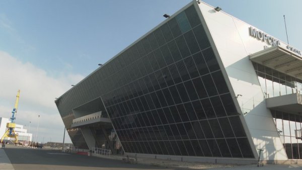 Морската гара в Бургас става Областен кризисен център. От петък сградата ще е мястото, където ще се събират, съхраняват и разпределят хуманитарни помощи за потърсилите закрила украинци в Бургаска област. Снимка: БГНЕС 
&nbsp;