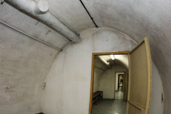 Директорът на ГД &bdquo;Пожарна безопасност и защита на населението&ldquo; гл. комисар Николай Николов и кметът на район "Слатина" Георги Илиев представиха информация за колективните съоръжения за сигурност на територията на страната. Снимка: Димитър Кьосемарлиев, Dnes.bg
&nbsp;