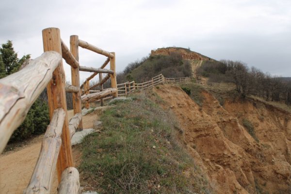 Изцяло обновената еко-пътека "Стобски пирамиди" над едноименото село от община Кочериново бе открита официално от Югозападното държавно предприятие. Снимка: БГНЕС