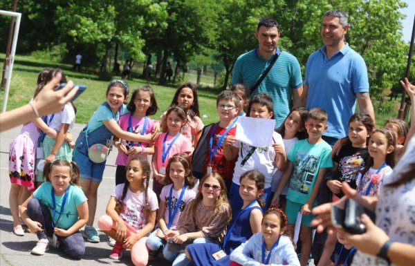 В 81 СУ &quot;Виктор Юго&quot; се даде официален старт на проекта &quot;С волейбол на училище&quot;. Снимка: БГНЕС
&nbsp;