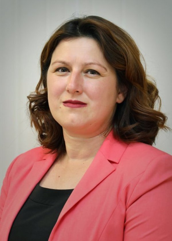 Кристина Сидорова е назначена за областен управител на област Габрово. Завършила е специалност &bdquo;Комуникационна техника и технологии&ldquo; в Техническия университет в София и магистратура &bdquo;Стопанско управление&ldquo;. От 2014 до 2017 г. е била общински съветник в Габрово. Сидорова е била народен представител в 44-ото Народно събрание. Заемала позицията заместник областен управител на Област Габрово в периода юни 2021 г. &ndash; януари 2022 г.