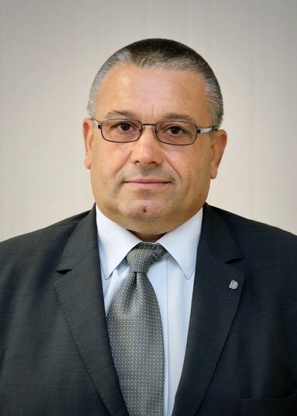 За областен управител на област Ловеч е назначен Светослав Славчев. Завършил е Висшето военно общовойсково училище във Велико Търново. Бил е дългогодишен служител в Областната дирекция на МВР в Ловеч, където в периода 2010 г. &ndash; 2015 г. е началник отдел на &bdquo;Охранителна полиция&ldquo;. Бил е областен управител на област Ловеч в периода май 2021 г. &ndash; януари 2022 г.
&nbsp;