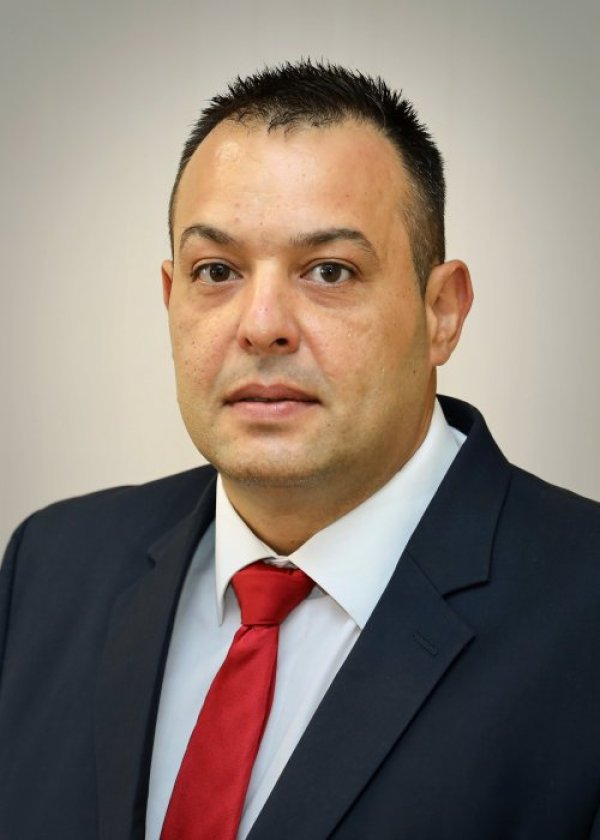 За областен управител на област Пазарджик е назначен Трендафил Величков. Завършил е специалност &bdquo;Финанси и кредит&ldquo; в Киевски университет в Украйна. Притежава магистърска степен по &bdquo;Стратегическо ръководство на националната сигурност и отбраната&ldquo; на Националната военна академия &bdquo;Г. С. Раковски&ldquo;. Величков е бил областен управител на Област Пазарджик в периода 2014 г. &ndash; 2016 г. Има дългогодишен опит в сферата на журналистиката, на мобилните комуникации, маркетинга и рекламата.