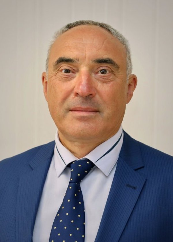 Ангел Стоев е назначен за областен управител на област Пловдив. Той е заемал същата длъжност в периода 2021-2022 година. Притежава образователно-квалификационна степен &bdquo;магистър&ldquo; по специалността &bdquo;Международни икономически отношения&ldquo; от УНСС, а също така е доктор по философия от Академията на МВР &ndash; София. Дългогодишен служител е на НСС и ДАНС като е заемал длъжността директор на Регионална дирекция ДАНС &ndash; Пловдив. Работил е и на високи мениджърски позиции в частния сектор. Ангел Стоев има специализации в управление на кризи, противодействия на тероризма и стратегическо управление.