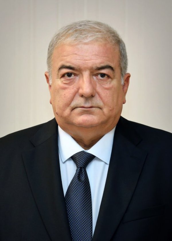 Митко Михайлов е назначен за областен управител на област София. Притежава дългогодишен административен и управленски опит, заемал е ръководни длъжности в администрациите на Министерството на финансите и Министерството на младежта и спорта. През 2015 г. е заемал поста зам.-председател на Държавната агенция за метрологичен и технически надзор, а в периода май 2021 г. &ndash; януари 2022 г. е бил областен управител на област София. Притежава висше икономическо и юридическо образование.