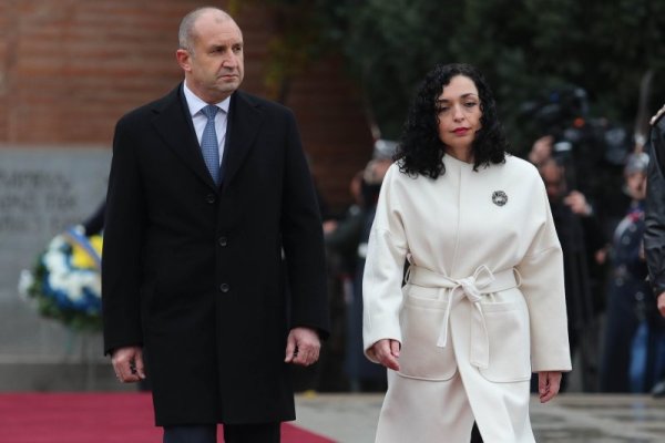 Започна официалното посещение на президента на Косово Вьоса Османи-Садриу, която е у нас по покана на президента Румен Радев. Снимка: Димитър Кьосемарлиев, Dnes.bg