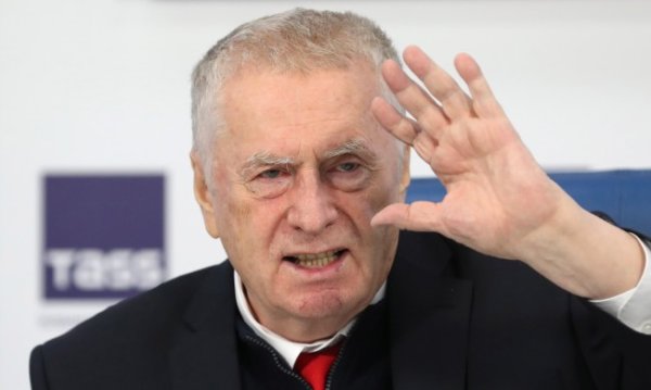 Лидерът на руската Либерално-демократическа партия Владимир Жириновски почина на 6 април на 75 години след тежко и продължително боледуване.
Жириновски е основател и лидер на Либерално-демократическата партия на Русия, заместник-председател на Държавната дума, член на Парламентарната асамблея на Съвета на Европа, 6 пъти участник в президентски избори. Считан за популист и политически ветеран. Въпреки името си създадената от него Либерално-демократическа партия на Русия е смятана за ултранационалистическа партия. Снимка: БГНЕС/EPA