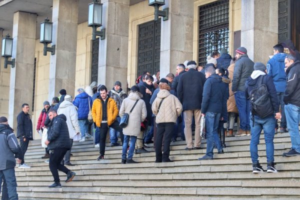 Заради монетата се образуваха сериозни опашки от хора. Снимка: Димитър Кьосемарлиев, Dnes.bg