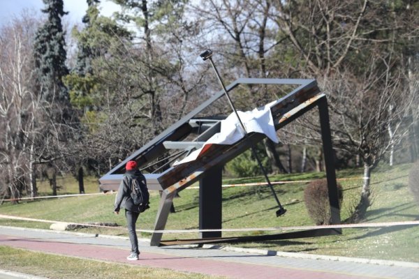 Преди обяд екипите на столичната пожарна и дирекция Аварийна помощ и превенция на Столична община се отзоваха на над 70 сигнала за паднали клони, дървета, билбордове и ламарини. Снимка: БГНЕС