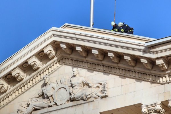 В кадър: Бурният вятър нанесе нови щети в София