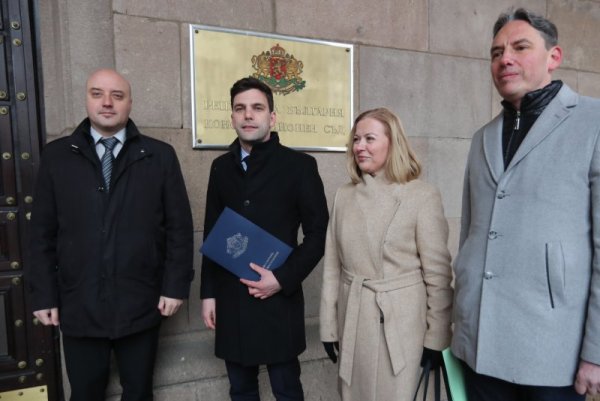 "Продължаваме Промяната" (ПП) и "Демократична България" (ДБ) внесоха в Конституционния съд (КС) искане за обявяване на противоконституционни текстове от Изборния кодекс, приети в началото на декември 2022 г. Снимка: Димитър Кьосемарлиев, Dnes.bg