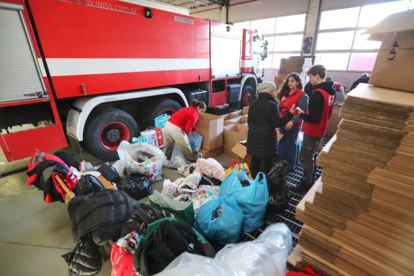 Даренията за София се приемат в 9-та Районна служба на ПБЗН &ndash; ж.к. &bdquo;Люлин&ldquo; 10, бул. &quot;Д-р Петър Дертлиев&quot; 1989, от 9:00 до 18:00 ч.&nbsp; Снимка: Димитър Кьосемарлиев, Dnes.bg