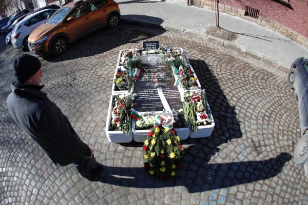 Инициативата е по случай 150-годишнината от обесването на Апостола на свободата, а мястото на гроба му е посочено от историка Николай Иванов. Снимка: Димитър Кьосемарлиев, Dnes.bg