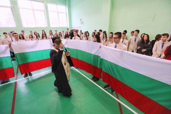 Тържественото събитие се състоя в присъствието на кмета на София Йорданка Фандъкова във Втора английска езикова гимназия "Томас Джеферсън&ldquo;. Снимка: Димитър Кьосемарлиев, Dnes.bg
