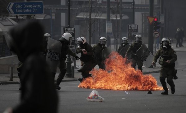 Продължават сериозните протести в Гърция след влаковата катастрофа в страната. Снимка: БГНЕС