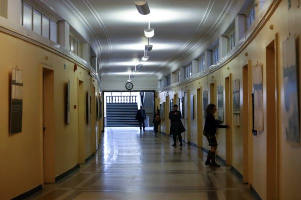 Средният размер на годишната такса за обучение в държавни висши училища за академичната 2023/2024 г. ще е 1050 лв., а за кандидатстване &ndash; 50 лв. Това предвижда проект за решение на правителството, публикуван за обществено обсъждане на сайта на МОН. Снимка: БГНЕС
&nbsp;