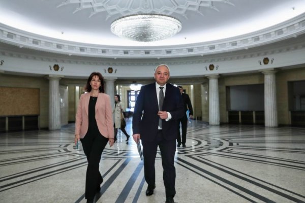 Министърът на вътрешните работи Иван Демерджиев, Камелия Нейкова - председател на ЦИК и главният секретар на МВР Петър Тодоров дадоха брифинг във връзка с обезпечаване сигурността в секциите за изборите на 2 април. Снимка: Димитър Кьосемарлиев, Dnes.bg