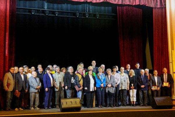 Министърът на младежта и спорта Весела Лечева награди 70 именити наши спортисти, треньори и деятели с почетни плакети на ММС по повод 17 май &ndash; Деня на българския спорт, и навършването на техните юбилеи и кръгли годишнини и за големия им принос към успехите на българския спорт. Снимка: БГНЕС
&nbsp;
