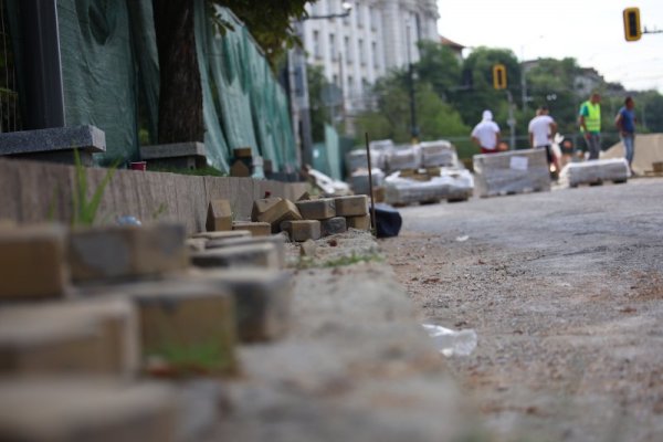 Отново пренареждат жълтите павета в София. Снимка: БГНЕС