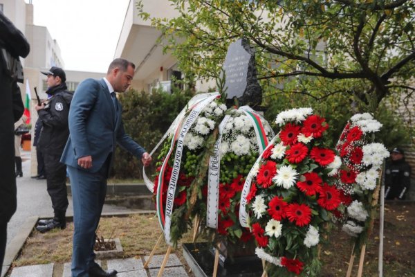 Главният секретар на МВР, вътрешният министър Калин Стоянов, политическото и професионалното ръководство на МВР присъстваха на тържественото честване по повод професионалния празник на българската полиция. Снимка: Димитър Кьосемарлиев, Dnes.bg