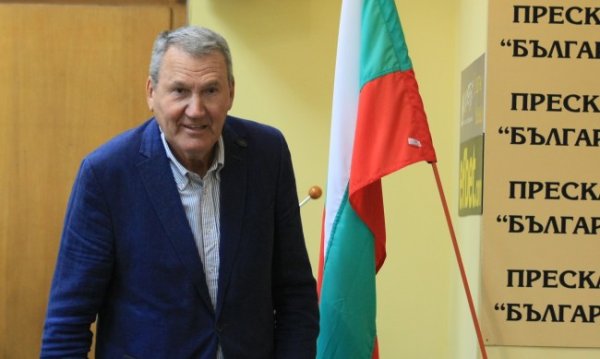 Атанас Голомеев е смятан за един от най-добрите европейски баскетболисти, Голомеев е включен в списъка &bdquo;50 най-велики играчи на ФИБА&ldquo; през 1991 г. и в Залата на славата на ФИБА през 2019 г. В периода 1969 &ndash; 1974 следва във Висшия икономически институт &bdquo;Карл Маркс&ldquo; в София (днес УНСС). Докато следва, се състезава за &bdquo;Академик&ldquo;, а след това играе в &bdquo;Левски-Спартак&ldquo;. През сезон 1985/1986 г. е треньор на &bdquo;Левски-Спартак&quot; и извежда отбора до спечелване на шампионската титла. За период от 3 години (1991 &ndash; 1993) е начело на Българската федерация по баскетбол. Умира на 12 август 2023 г. Снимка: БГНЕС