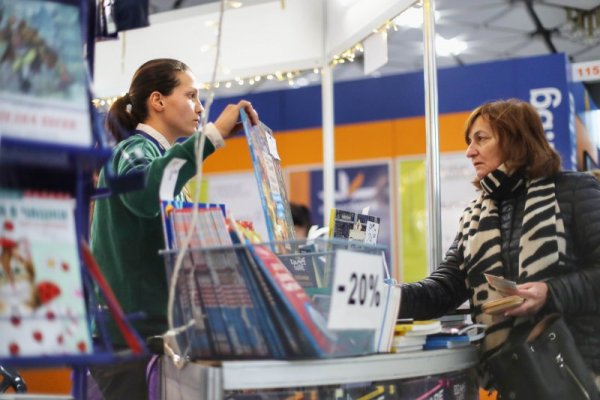 В продължение на шест дни над 170 издателства представят своите най-нови и популярни издания за деца и възрастни, а посетителите могат да избират сред повече от 100 000 заглавия. Снимка: Димитър Кьосемарлиев, Dnes.bg