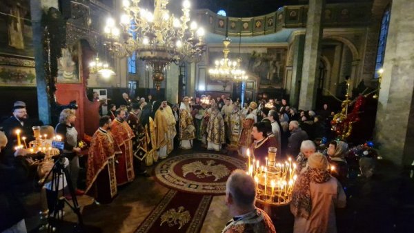 Говорителят на Светия Синод на БПЦ-БП Негово Високопреосвещенство Старозагорският митрополит Киприан възглави архиерейската света литургия в катедралния храм &bdquo;Св. Николай&rdquo; в Стара Загора, след която прочете и молитвата за оздравяването и бързо възстановяване на патриарх Неофит. Снимка: БГНЕС