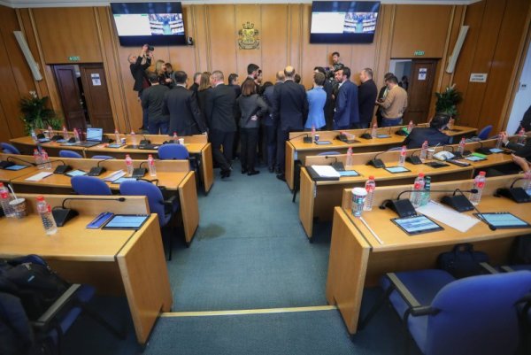 Столичният общински съвет заседава за пореден път в опит да си избере председател. Снимка: Димитър Кьосемарлиев, Dnes.bg