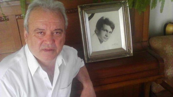 В дома на Гунди. Снимка: Личен архив