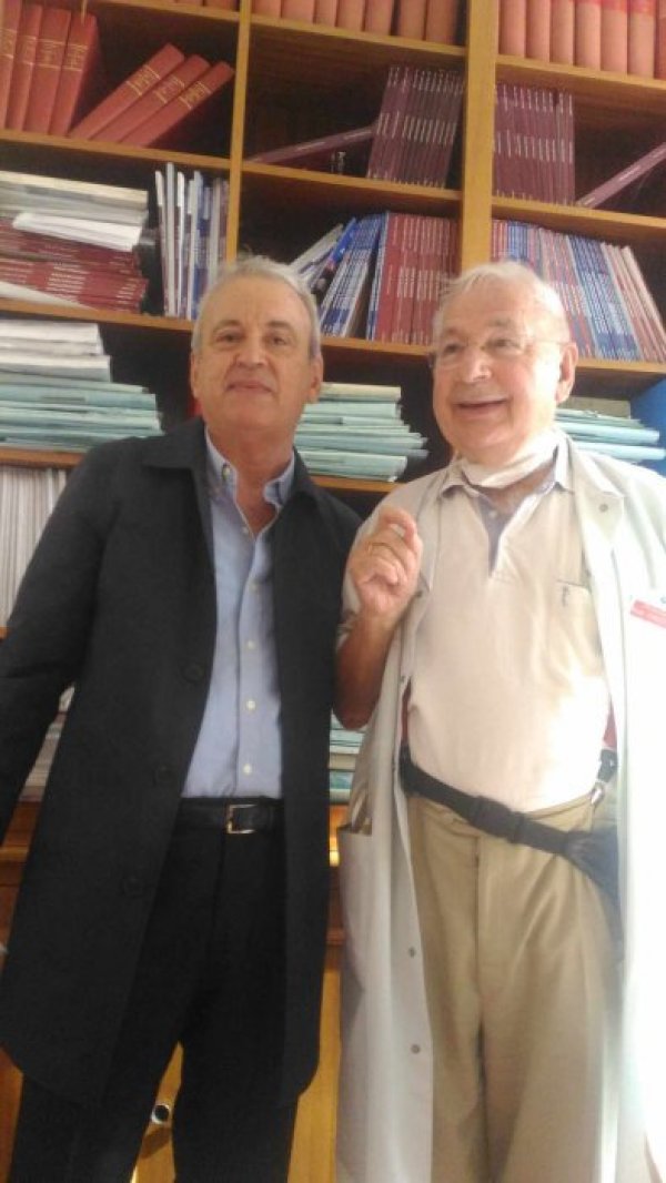 С проф. Боян Христофоров в правителствената болница Кошан, където той работи. Снимка: Личен архив