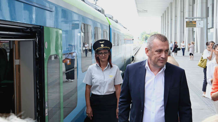 Първите 8