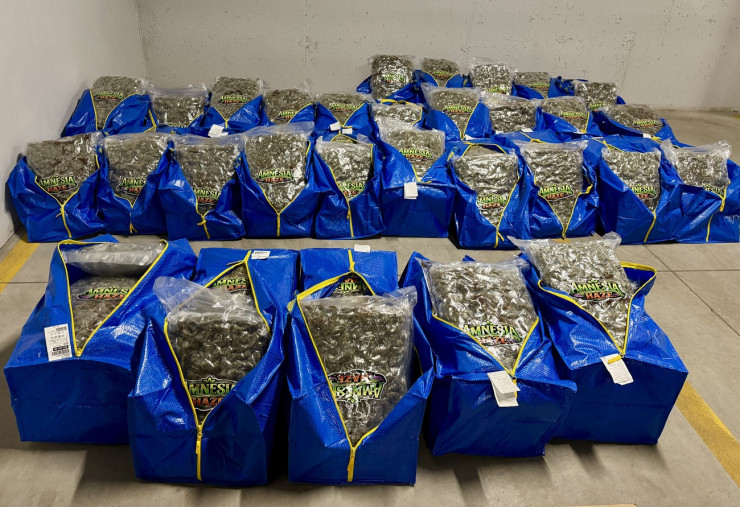 Задържаха двама